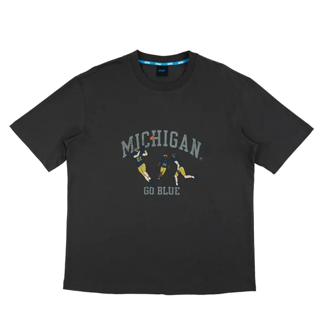【plain-me】NCAA 微落肩橄欖球運動圖T恤 NCAA0144-241(男款/女款 共2色 TEE 短袖 休閒上衣)