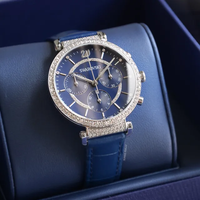 【SWAROVSKI 施華洛世奇】PASSAGE CHRONO 藍色 三眼計時皮革錶帶腕錶 手錶 女錶 情人節(5580342)