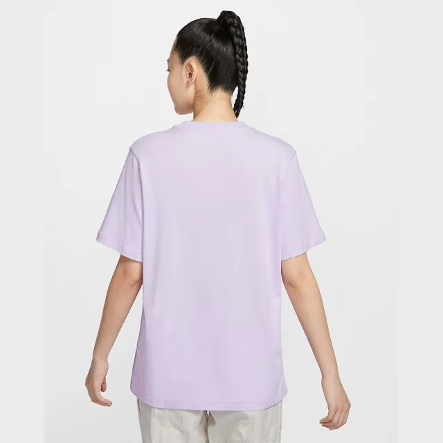 【NIKE 耐吉】短袖 上衣 T恤 運動 休閒 女 AS W NSW TEE ESSNTL LBR 淡紫色 刺繡 LOGO(FD4150511)