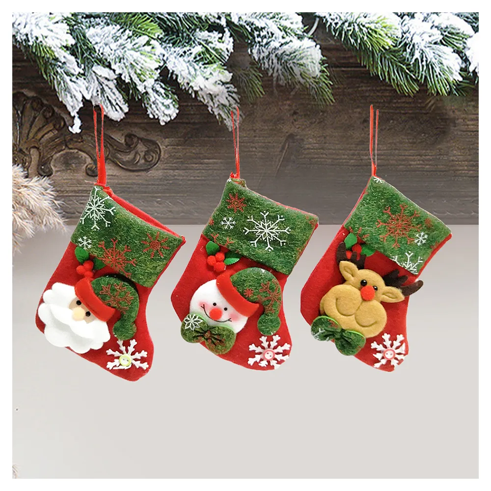 【摩達客】7.5吋紅綠雪花玩偶小聖誕襪吊飾(三入組)