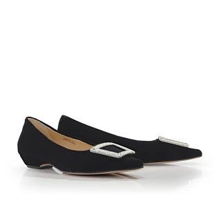 【Keeley Ann】絨布質感黑尖頭包鞋(黑色425617110-Ann系列)