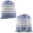【CHANEL 香奈兒】CC Logo 標誌菱格紋棉質混絲束口後背包+浴巾組(藍色)