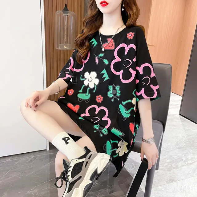 【Amirr 艾米爾】★花朵塗鴉中長款T恤(女上衣/短袖/休閒)