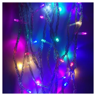 【摩達客】聖誕燈 LED燈串100燈電池燈-高亮度又環保(四彩色光/透明線)