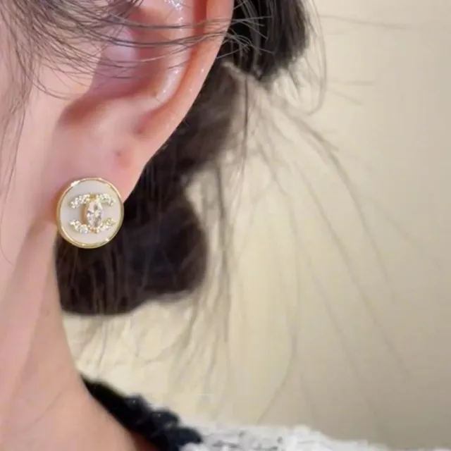 【Emi 艾迷】復古法式 小香風 C字圓盤  925銀針 耳環
