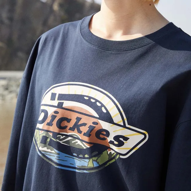【Dickies】男女款深海軍藍純棉胸前大Logo圖案印花休閒短袖T恤｜DK013102CG7