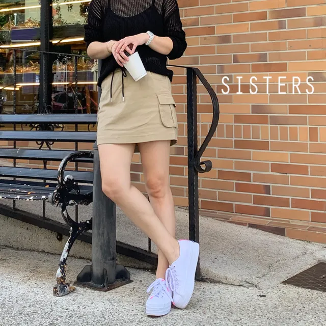 【SISTERS】現貨 很顯瘦的素色鬆緊腰牛仔裙 工裝短裙 褲裙(牛仔裙/顯瘦/短裙/工裝/丹寧/裙子/褲裙)