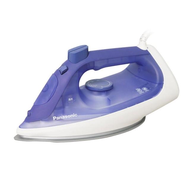 Panasonic國際牌 NI-S530 手持式蒸汽清潔機，來自中國原廠生產，適合居家清潔需求。水箱容量達2L以上，提供長效蒸汽噴射，輕鬆去除汙漬與細菌。採用110V電壓設計，安全高效。享有一年完整保固，並透過BSMI許可字號R31417認證，品質有保障。輕巧手持式設計，便於操作多種表面清潔，讓家居環境更潔淨舒適。