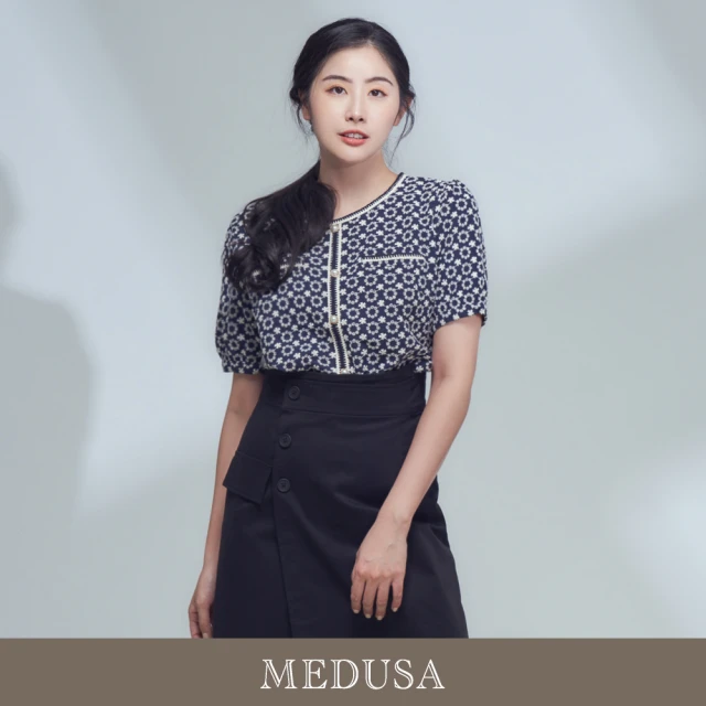 MEDUSA 曼度莎 現貨-藍色刺繡小白花上衣（M-XL）｜女短袖上衣 休閒上衣(301-77401)