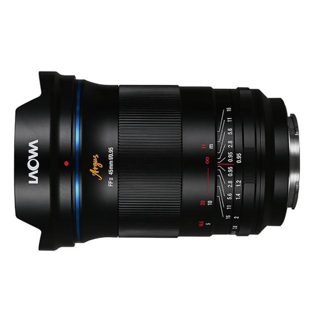 LAOWA 老蛙 Argus 45mm F/0.95 FF II 是專為全片幅相機設計的標準定焦鏡頭，擁有極致 F/0.95 大光圈，完美適合人像攝影與低光環境拍攝。鏡頭採用 9 組 13 片光學結構，包括一片非球面、一片 ED 玻璃與 3 片特殊高折射玻璃，確保優異銳利度與美麗淺景深效果。15 片光圈葉片打造柔和渾圓散景，視角 51.3° 適合日常與人像創作。最近對焦距離 50cm，放大倍率 0.12 倍，手動對焦系統精準控制。規格包括直徑 76.8mm x 長度 110mm，重量僅 835g（不含遮光罩），72mm 濾鏡尺寸，恆定光圈至 F/16。適用 Canon RF-Mount、SONY E-Mount、Nikon Z 系列，36 個月保固，公司貨正品。無論是專業攝影師或愛好者，這款 LAOWA Argus 45mm F0.95 FF II 鏡頭都是提升影像品質的絕佳選擇！