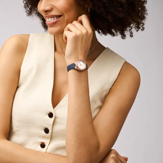 【FOSSIL 官方旗艦館】Eevie系列 環刻女錶真皮錶帶指針手錶 30MM(多色可選)
