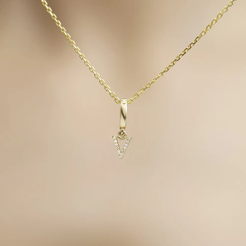 【Olivia Yao Jewellery】18K金 鑽石字母V 吊墜(HAUTE Collection/送禮/客製化)