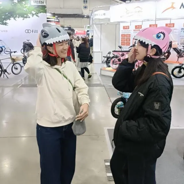 【MAF 蔓侒菲】3D安全帽-粉鯊魚S碼小童帽/M碼大人親子帽/平衡車/自行車/直排輪/滑板/攀岩(丹麥crazysafety)