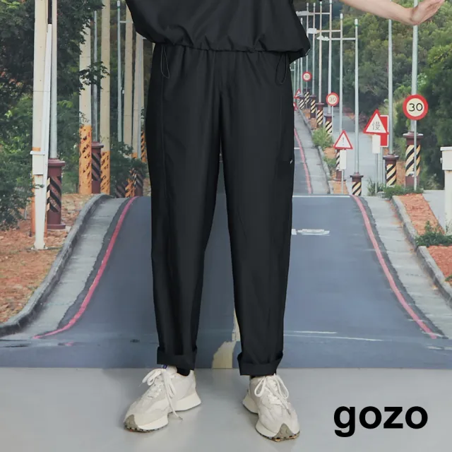 【gozo】涼感鬆緊大口袋工裝褲(黑色)