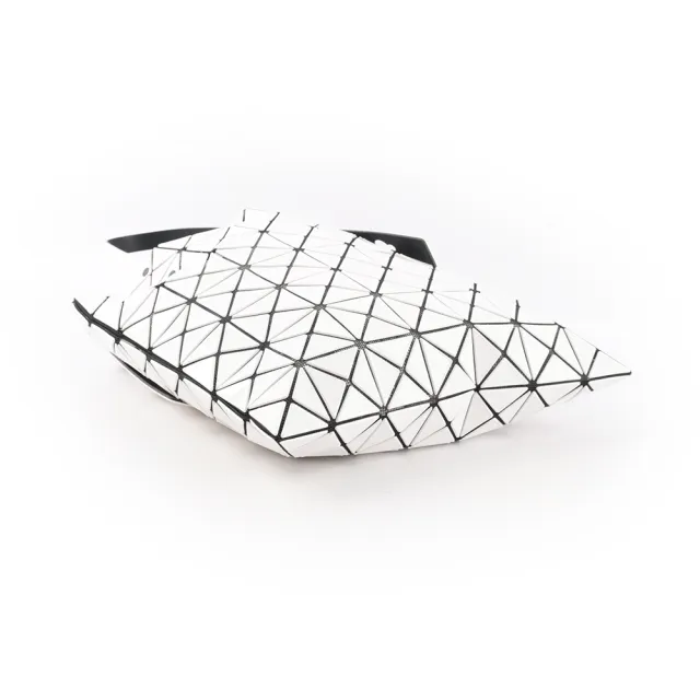【ISSEY MIYAKE 三宅一生】BAO BAO PRISM 7X7 亮面手提包(白色)