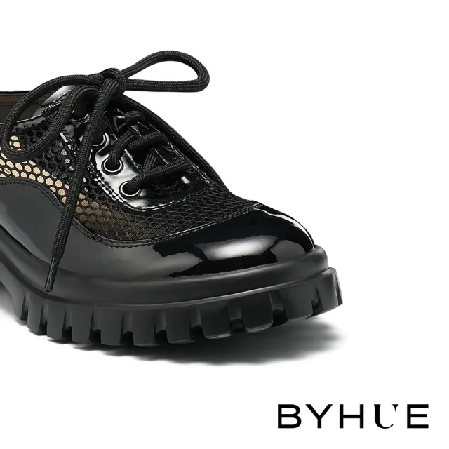 【BYHUE】質感中性調網布拼漆皮軟芯厚底穆勒拖鞋(黑)
