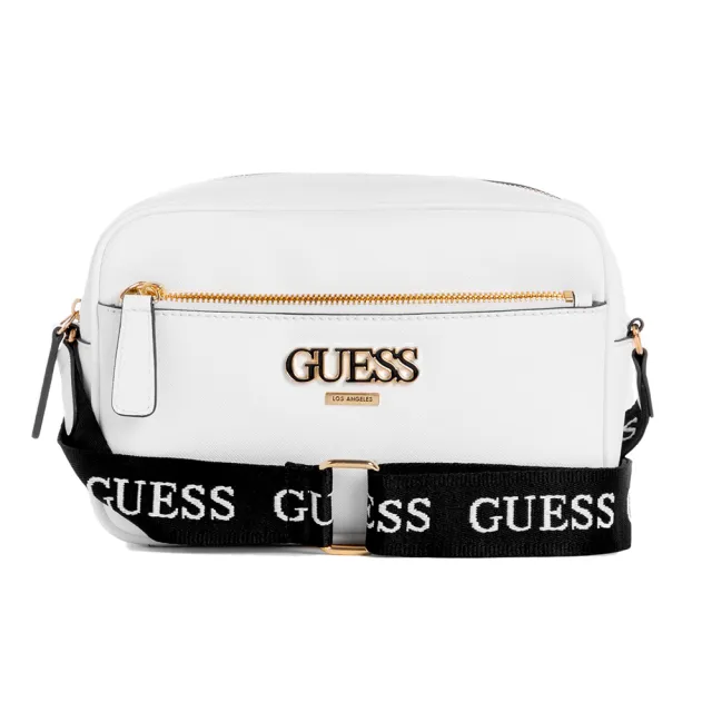 【GUESS】金屬LOGO寬背帶防刮相機斜背包(三色任選)