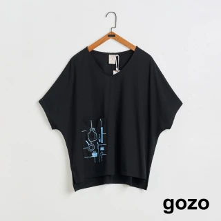 【gozo】MOMO獨家款★限量開賣 媽媽的必需品口袋印花連袖T恤(兩色)