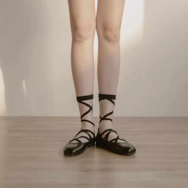【Queenshop】女裝 正韓 交叉線條設計透膚中筒襪 兩色售 現+預 07110544