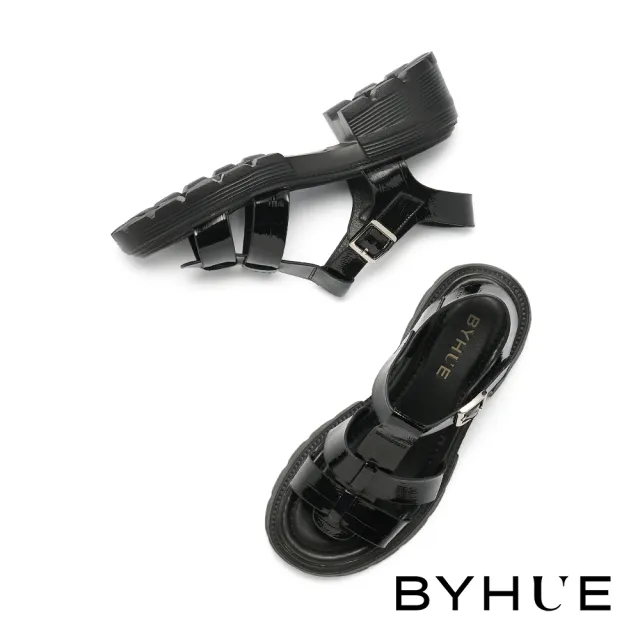 【BYHUE】簡約質感魚骨編壓花牛漆皮軟芯厚底涼鞋(黑)