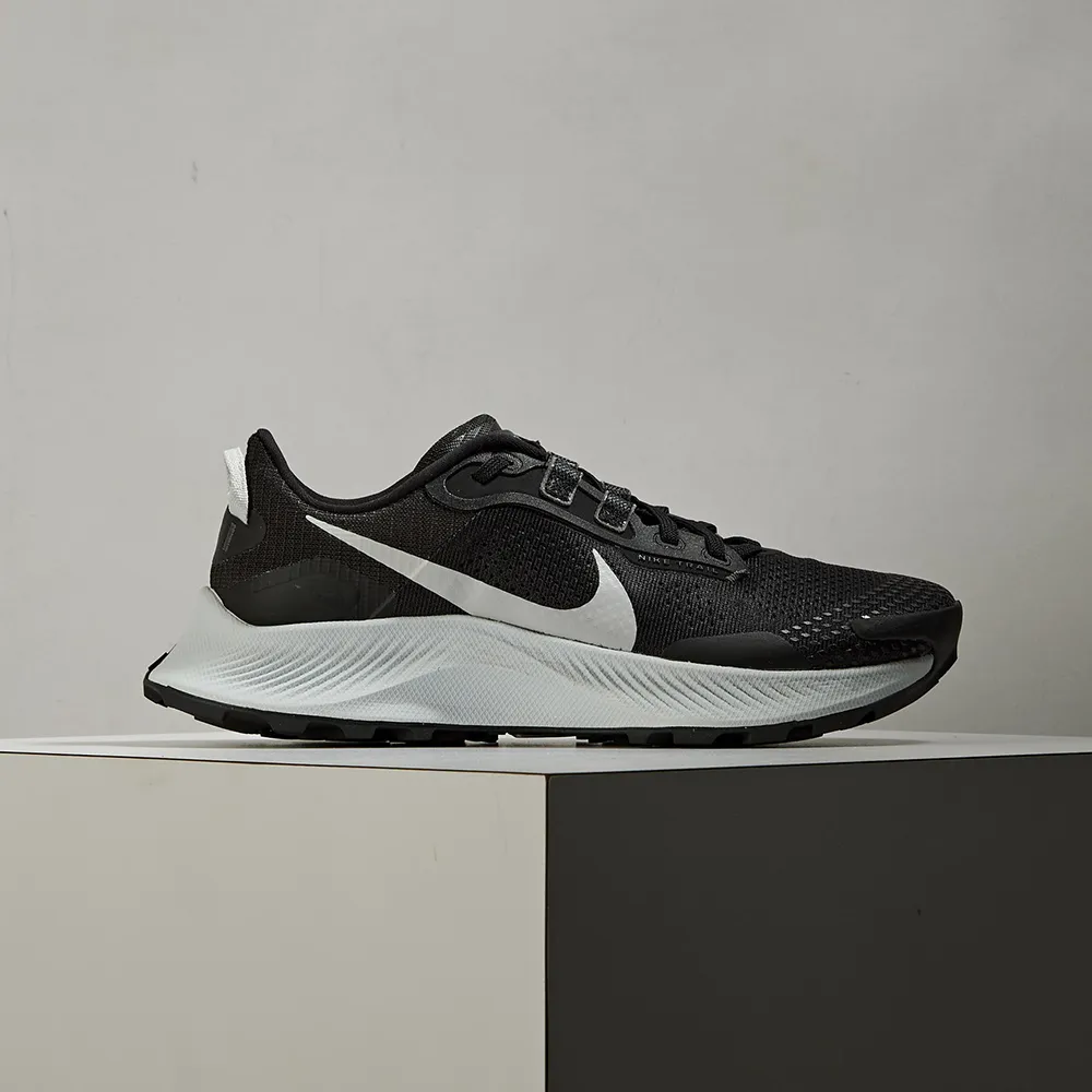 【NIKE 耐吉】W Pegasus Trail 3 女鞋 黑白色 小飛馬 運動鞋 慢跑鞋 DA8698-001