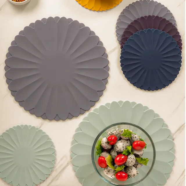 【zozo】4入組 花朵矽膠隔熱墊18cm(滑墊 止滑墊 餐墊 防燙墊 廚房)