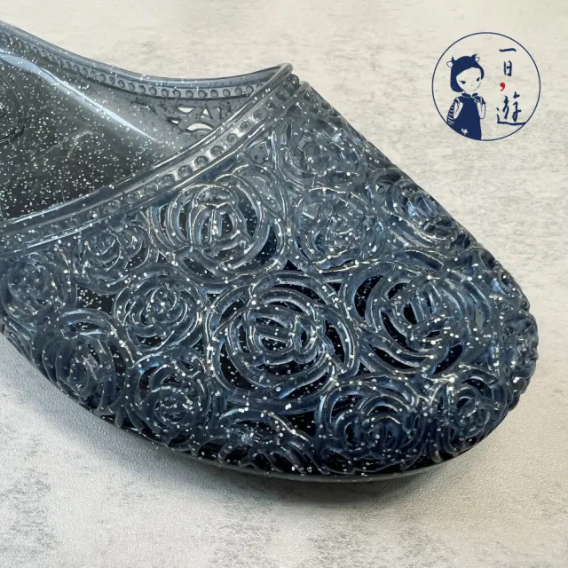 【NicoFun 愛定做】玫瑰雕花簍空 包頭 涼雨鞋 一日遊(旅行 輕便 防水 雨天 涼鞋 夏天 金蔥鞋 網鞋)