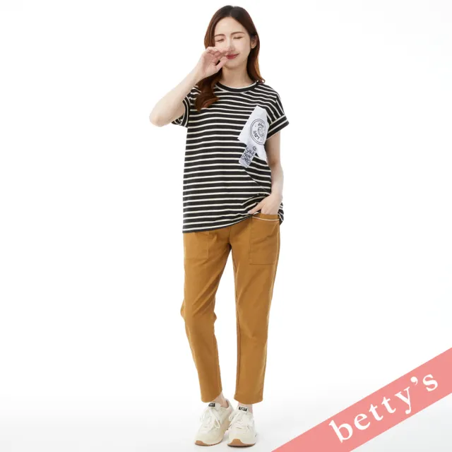 【betty’s 貝蒂思】笑臉拼貼標籤條紋落肩T-shirt(黑色)
