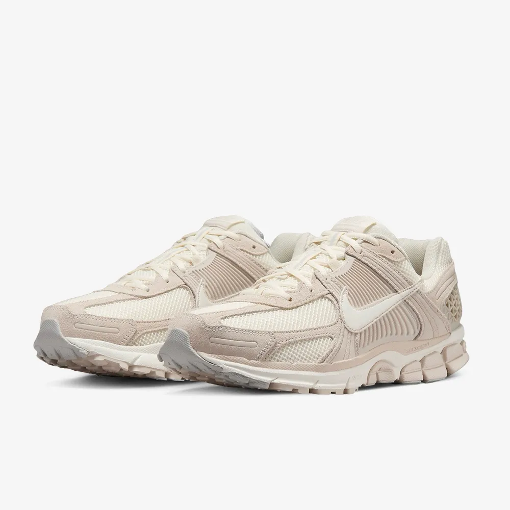 【NIKE 耐吉】運動鞋 慢跑鞋 休閒鞋 男鞋 女鞋 NIKE ZOOM VOMERO 5 Light Orewood Brown 奶茶(HF1553100)