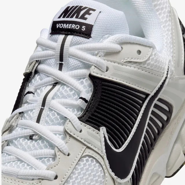 【NIKE 耐吉】運動鞋 慢跑鞋 休閒鞋 男鞋 女鞋 NIKE ZOOM VOMERO 5 White Black 黑白銀 復古(FB9149101)