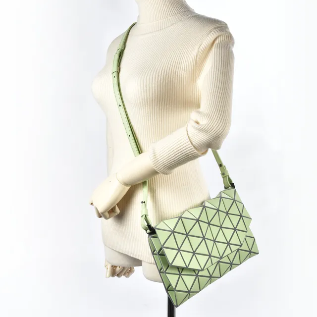 【ISSEY MIYAKE 三宅一生】TONNEAU MATTE 霧面幾何菱格翻蓋手拿/斜背包(-淺粉綠色)