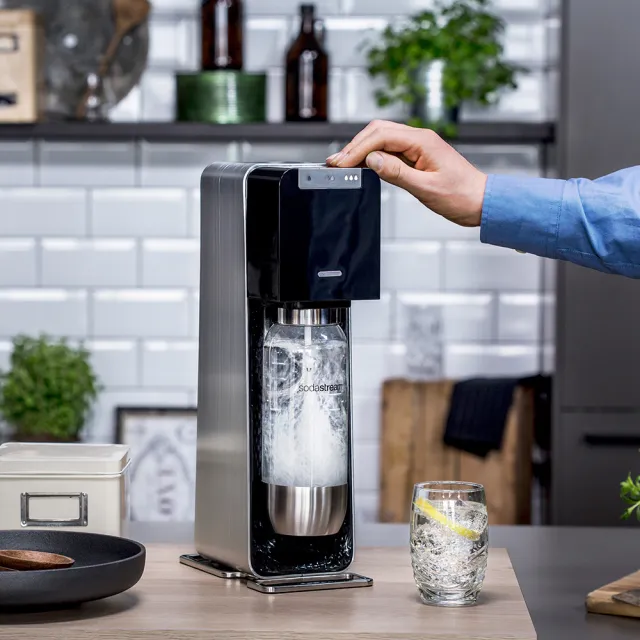 【Sodastream-檸檬大叔限定組】電動式氣泡水機POWER SOURCE旗艦機(加碼送1隻鋼瓶+檸檬大叔禮盒組)