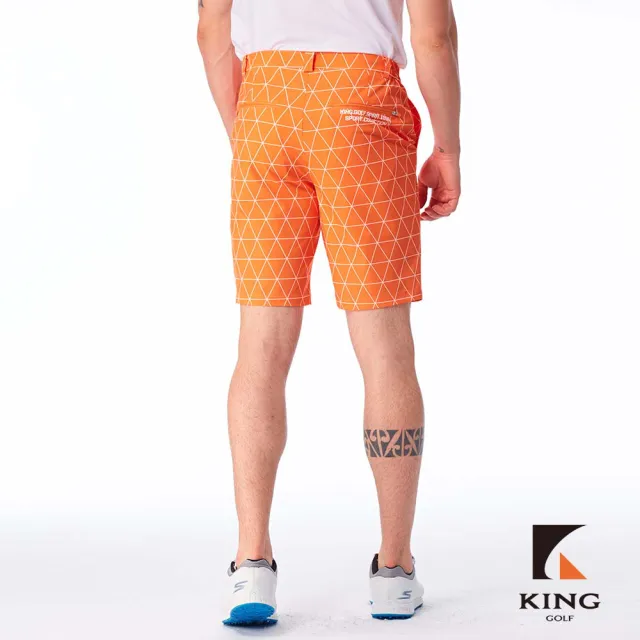 【KING GOLF】實體同步款-男款素色滿版菱格紋線條印花修身彈性休閒短褲/高爾夫球短褲(橘色)