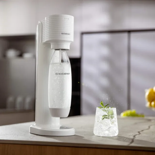 【Sodastream】GAIA 快扣機型氣泡水機 2色可選(加碼送1隻鋼瓶 含原箱共2隻+1L水瓶x1)