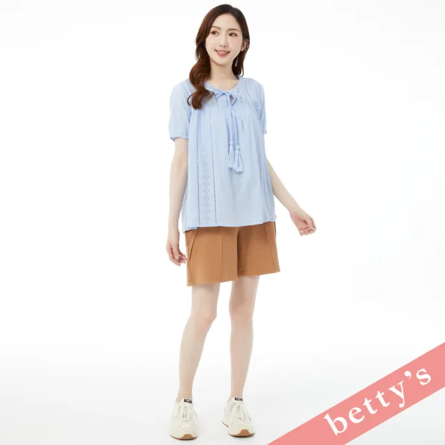 【betty’s 貝蒂思】波西米亞蕾絲拼接領口綁帶流蘇上衣(淺藍)