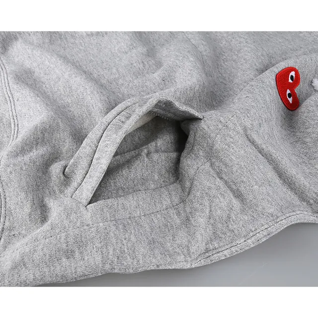 【川久保玲】Comme Des Garcons Play川久保玲經典LOGO紅心設計純棉長袖連帽T恤(女款/灰)