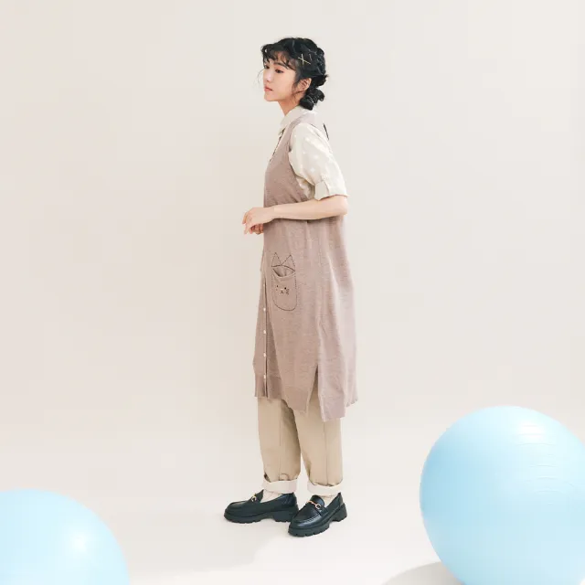 【Dailo】貓咪繡花口袋大V領長版開襟無袖針織背心(杏 駝 灰/魅力商品)