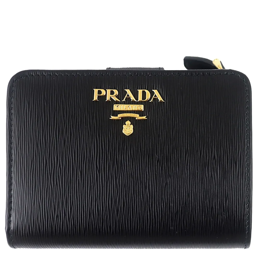 【PRADA 普拉達】品牌標誌直紋皮革押扣拉鍊短夾(黑色)