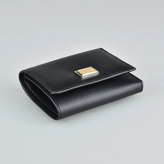 【DOLCE&GABBANA 杜嘉班納】D&G DOLCE&GABBANA 金屬牌LOGO釦式5卡Dauphine小牛皮三折短夾(黑)