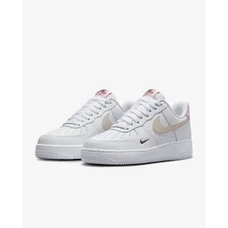 【NIKE 耐吉】運動鞋 休閒鞋 女鞋 男鞋 W AIR FORCE 1 07 白 粉 小勾 雙勾 AF1 低筒 荔枝皮(HF9992100)