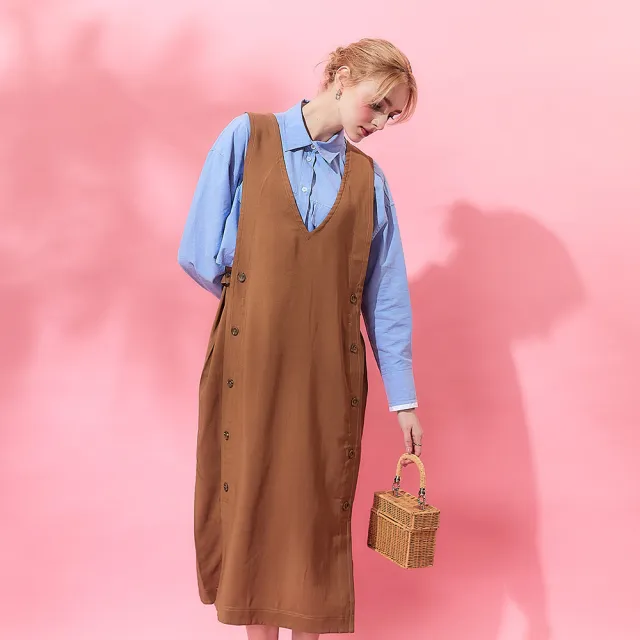 【ICHE 衣哲】Cop.Copine 無印簡約雙排扣設計大V造型長洋-兩色(褐)