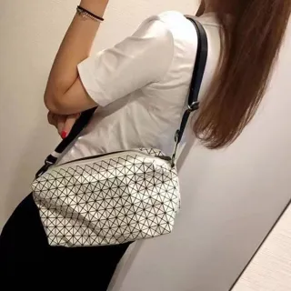 【LEEHER】雙11 女包/包包/攜便包/防水包 側背包/情侶包包/菱格包包/幾何造型包/小馬鞍包/斜背 