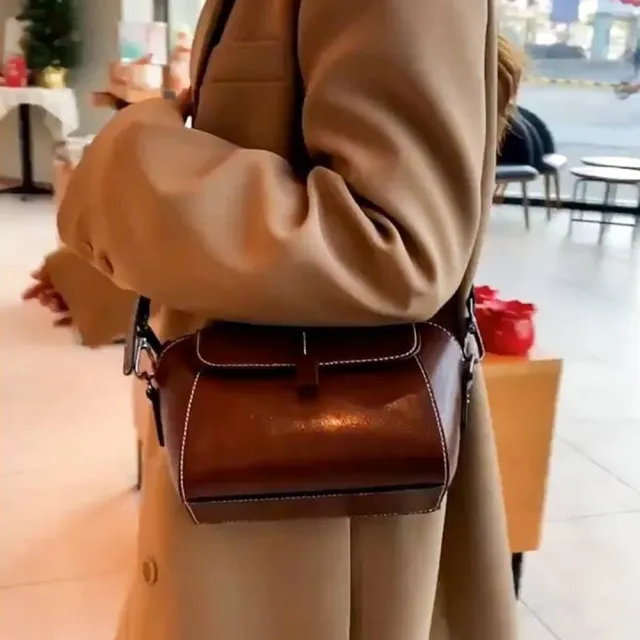 【MoonDy】包包 包包女 斜背包 貝殼包 小包包 真皮包包 牛皮包包 硬殼包 韓國包包 白色包 