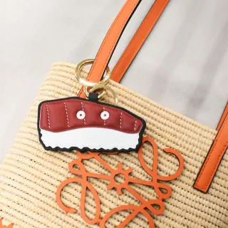【LOEWE 羅威】可愛東京意象握壽司牛皮雙釦鑰匙圈吊飾(橘)