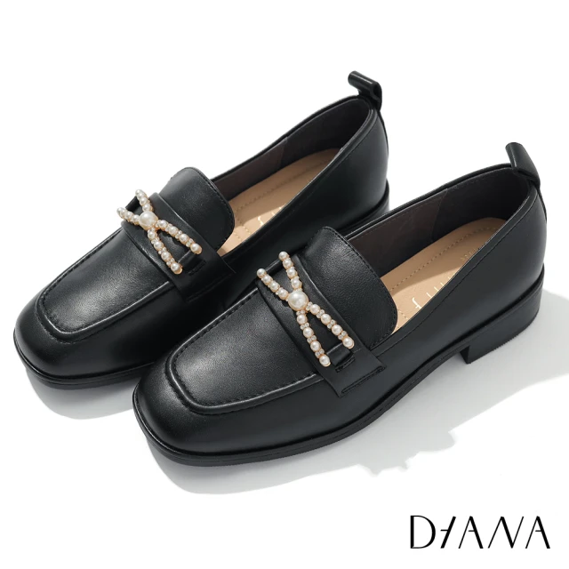 DIANA 2.5 cm質感牛皮金屬鍊條蝴蝶結圓頭樂福低跟鞋