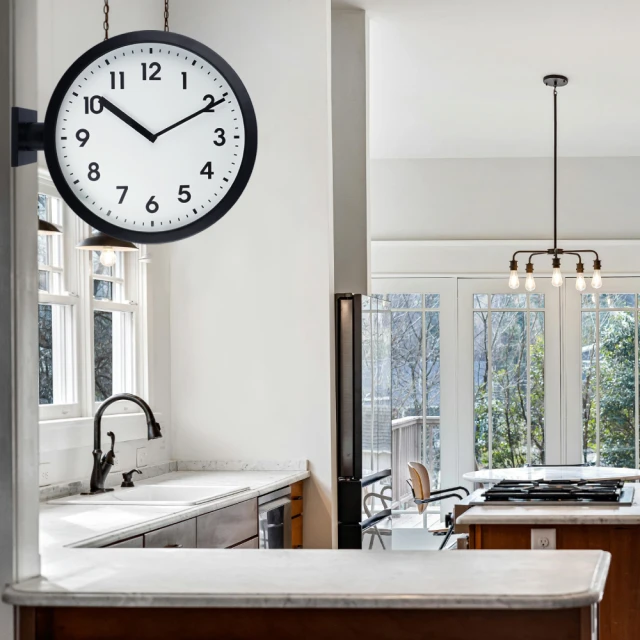 CarryPlus 15吋高質感金屬雙面車站鐘(靜音掛鐘、質