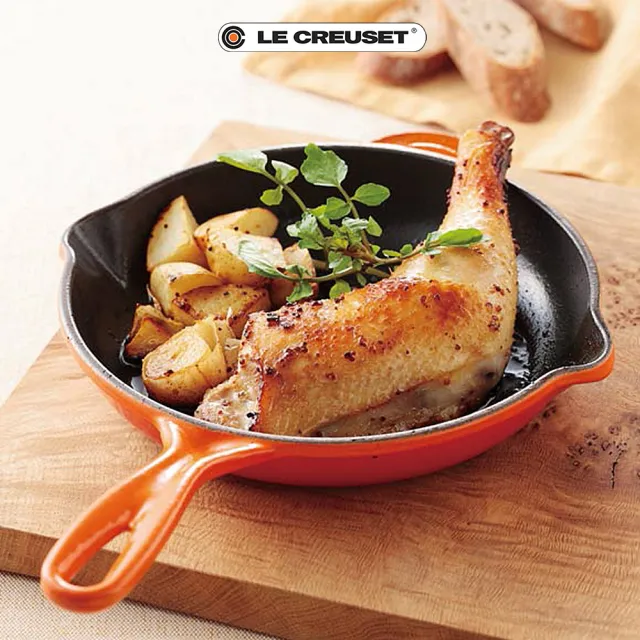 【Le Creuset】典藏琺瑯鑄鐵鍋單柄圓煎盤23cm(藍鈴紫/綠光森林/燧石灰 3色選1)