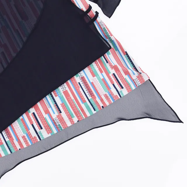 【ILEY 伊蕾】法式印花層次雪紡上衣(深藍色；L-3L；1241181406)