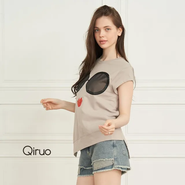 【Qiruo 奇若名品】棉質圓領下擺不規則大V車縫灰咖 胸前大眼墨鏡紅唇上衣