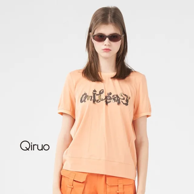 【Qiruo 奇若名品】輕薄棉質 胸前亮片變形英文圖案粉橘上衣 1224A